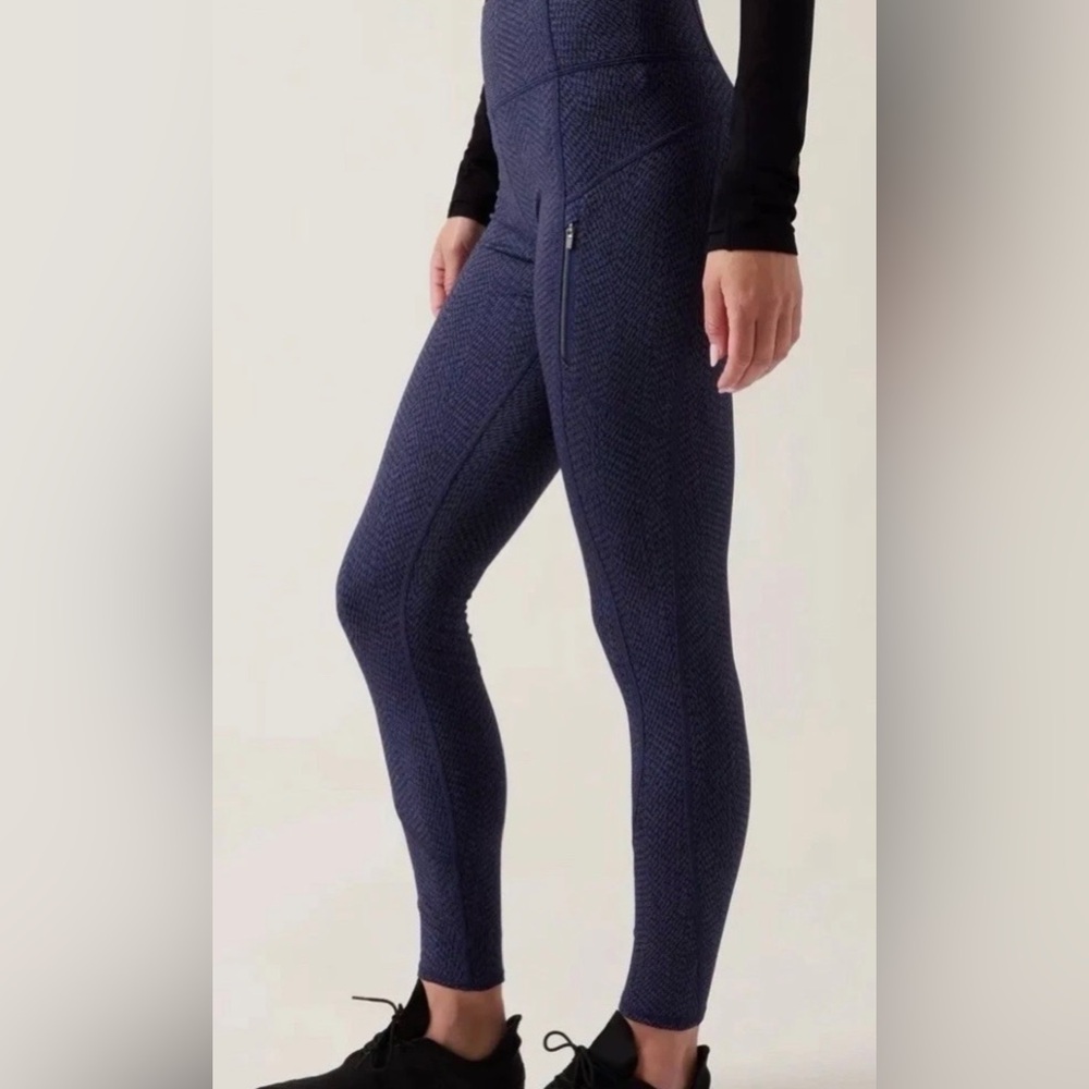 Athleta Rainier Textured Tight Braiden Blue, size L